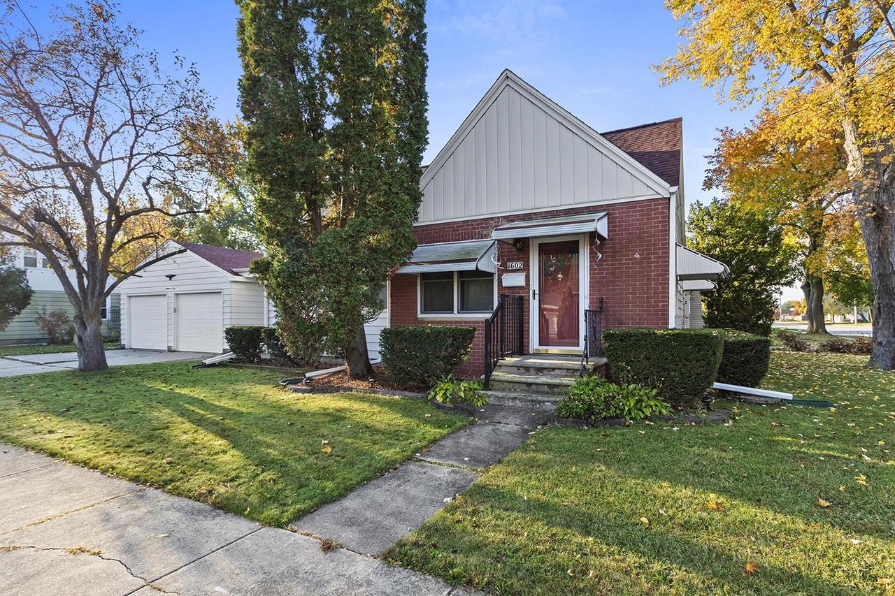 1602 Crooks Street — photo