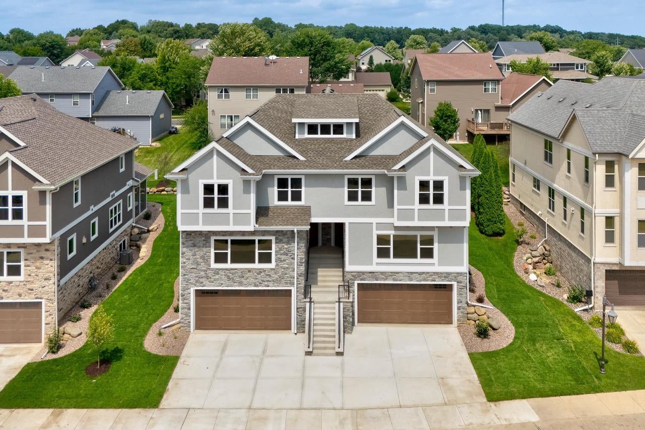 9066 Paddington Parkway — photo