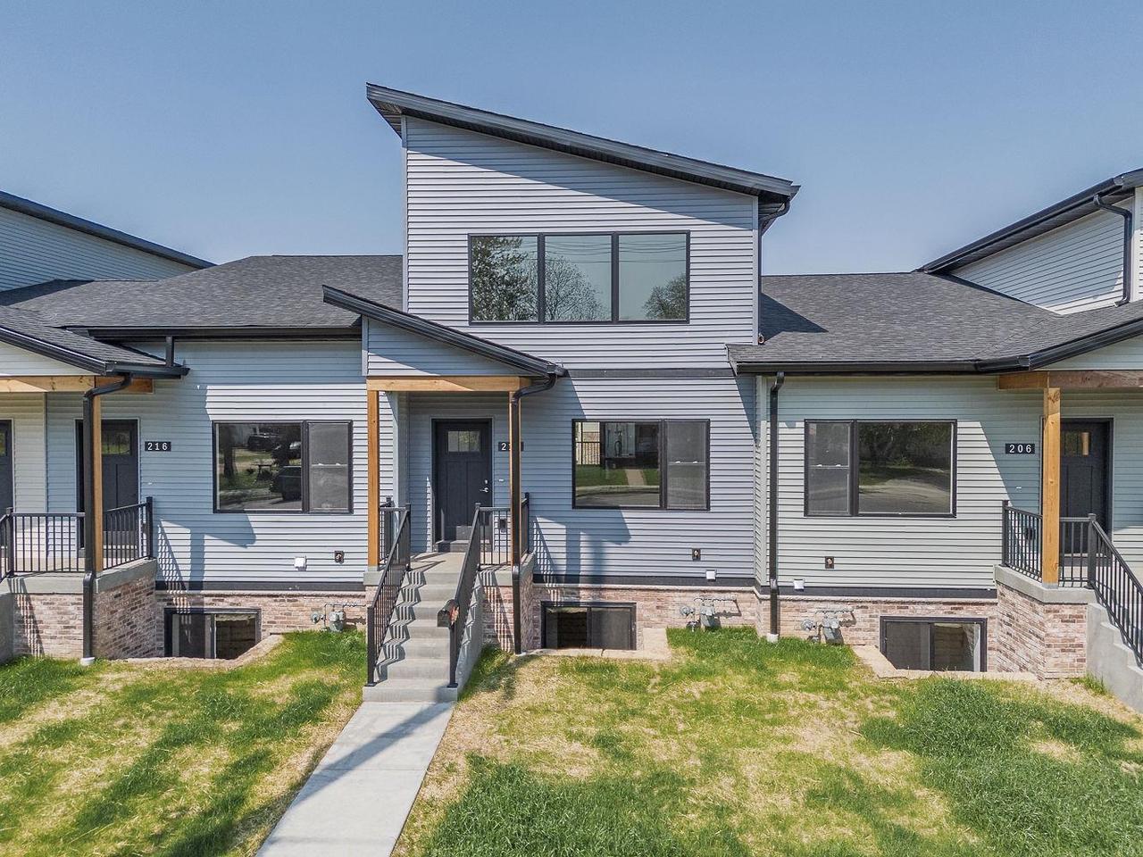 212 S Dewey Avenue — photo