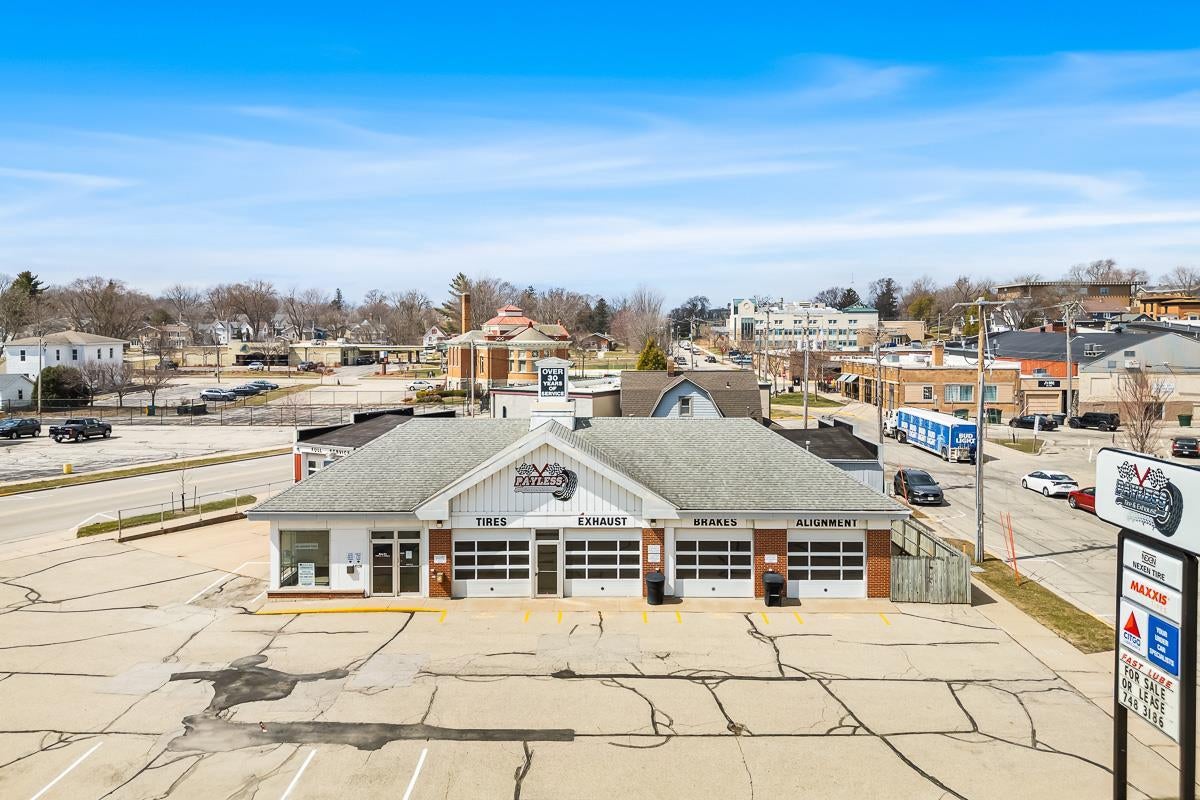 400 Blackburn Street — photo