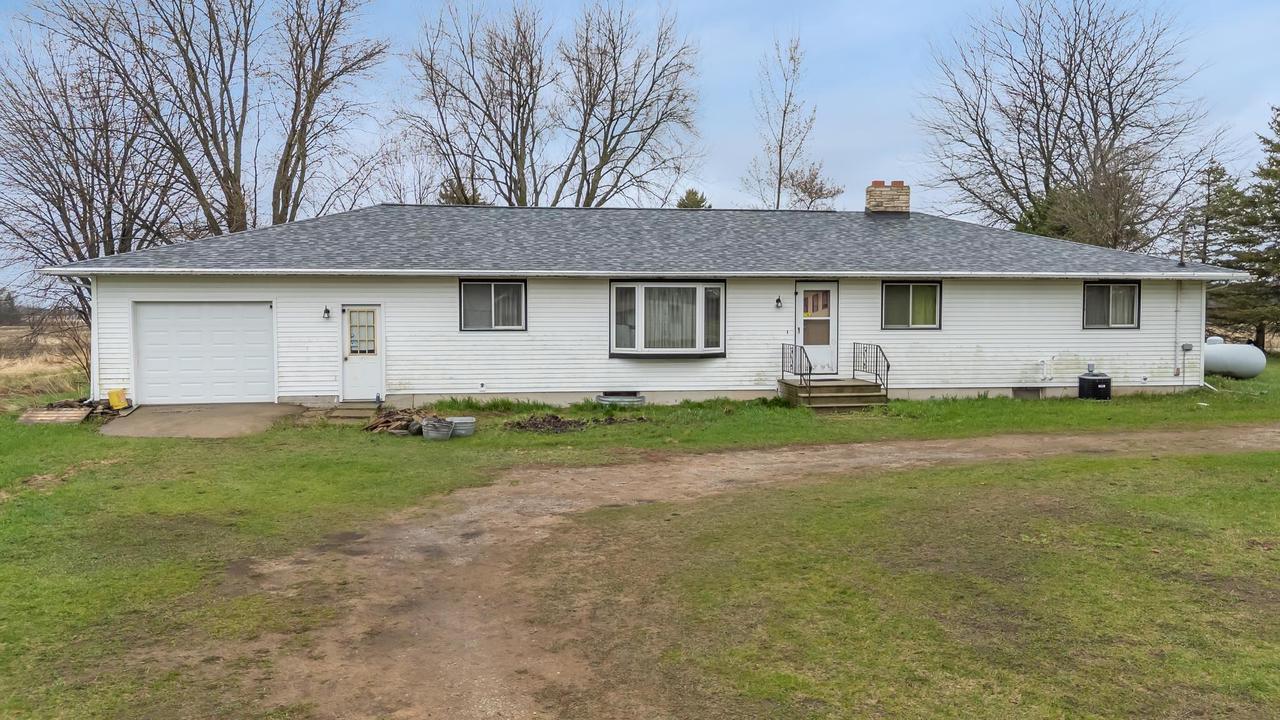 9266 Town Line Road — photo