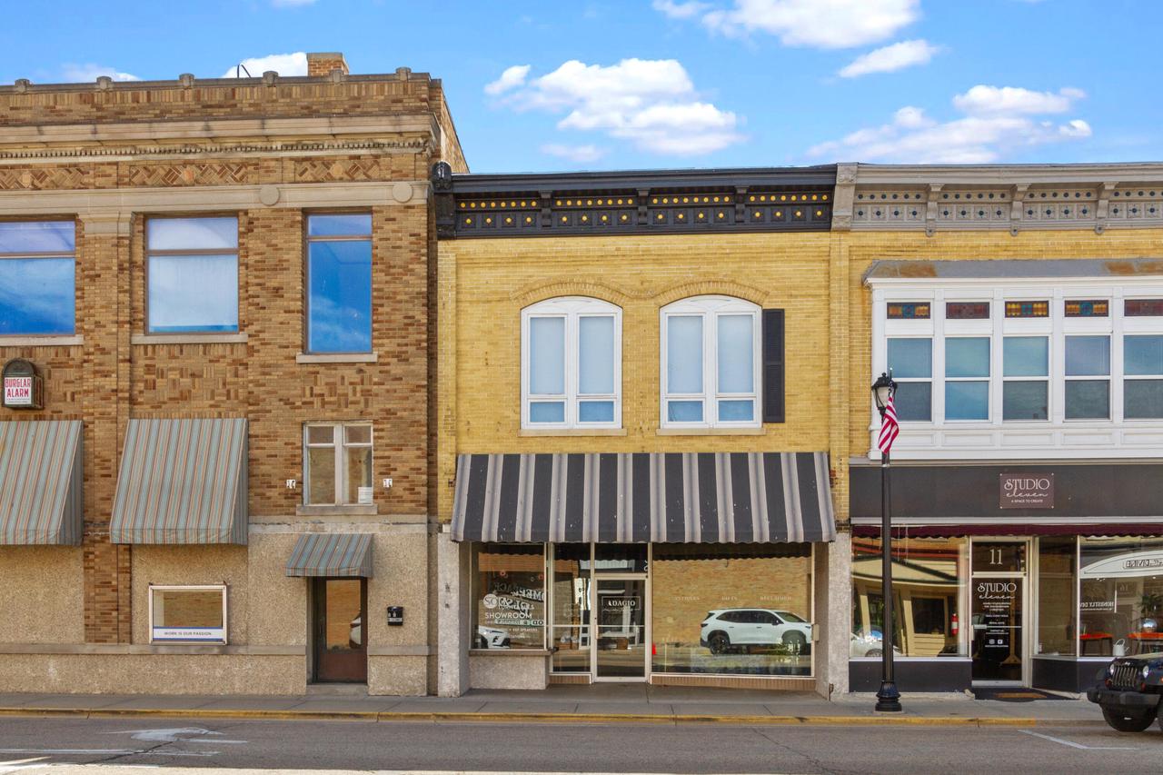 9 S Wisconsin Street — photo