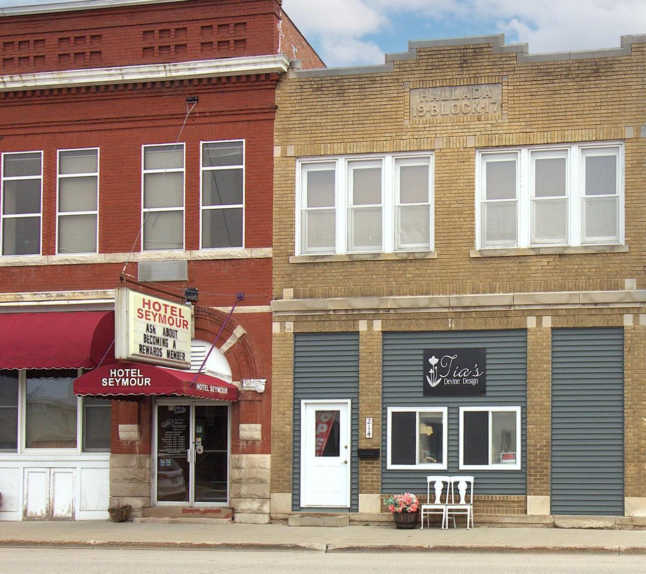 214 S Main Street — photo