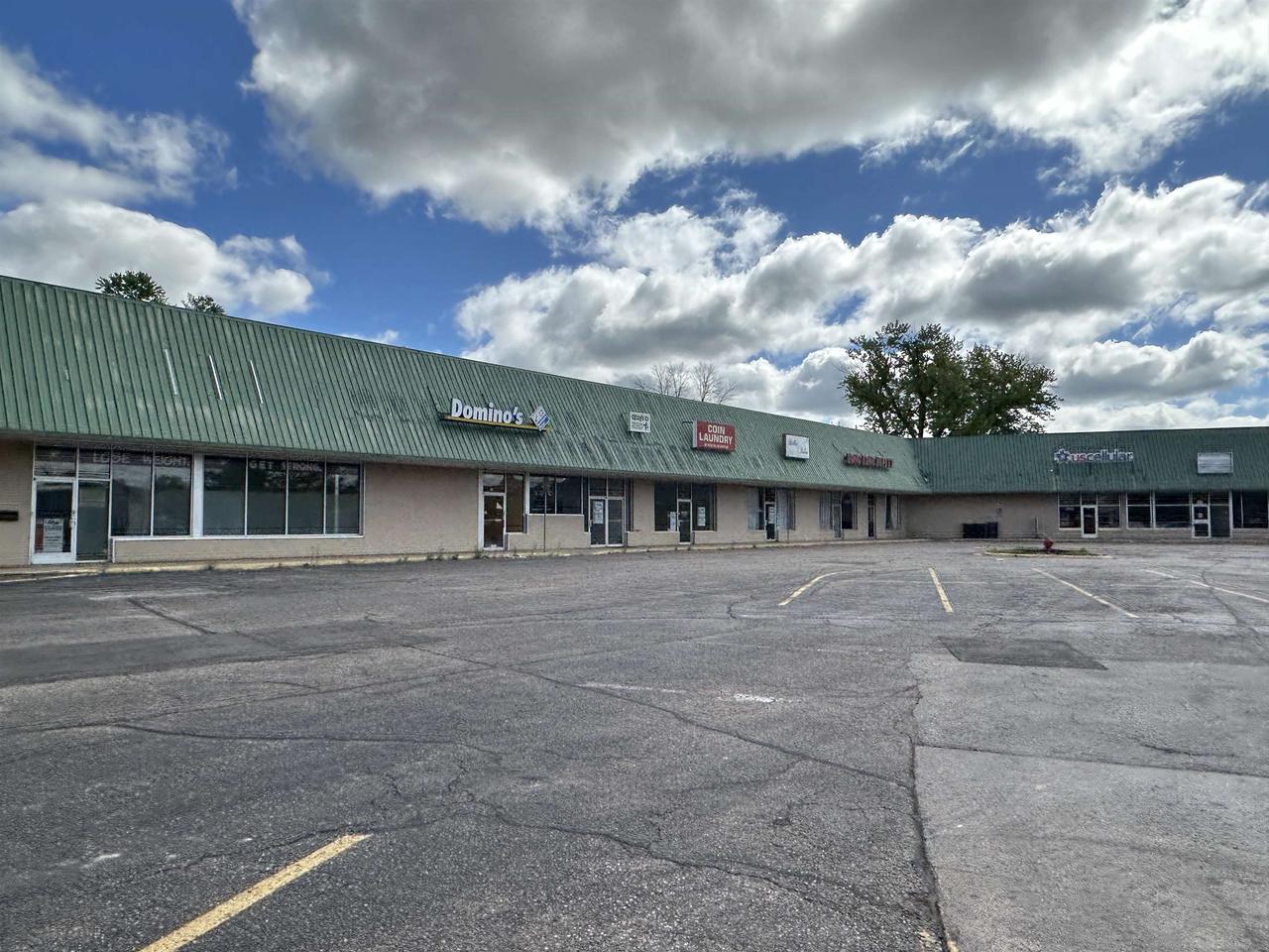 300 Wolf River Plaza #10 Spaces — photo