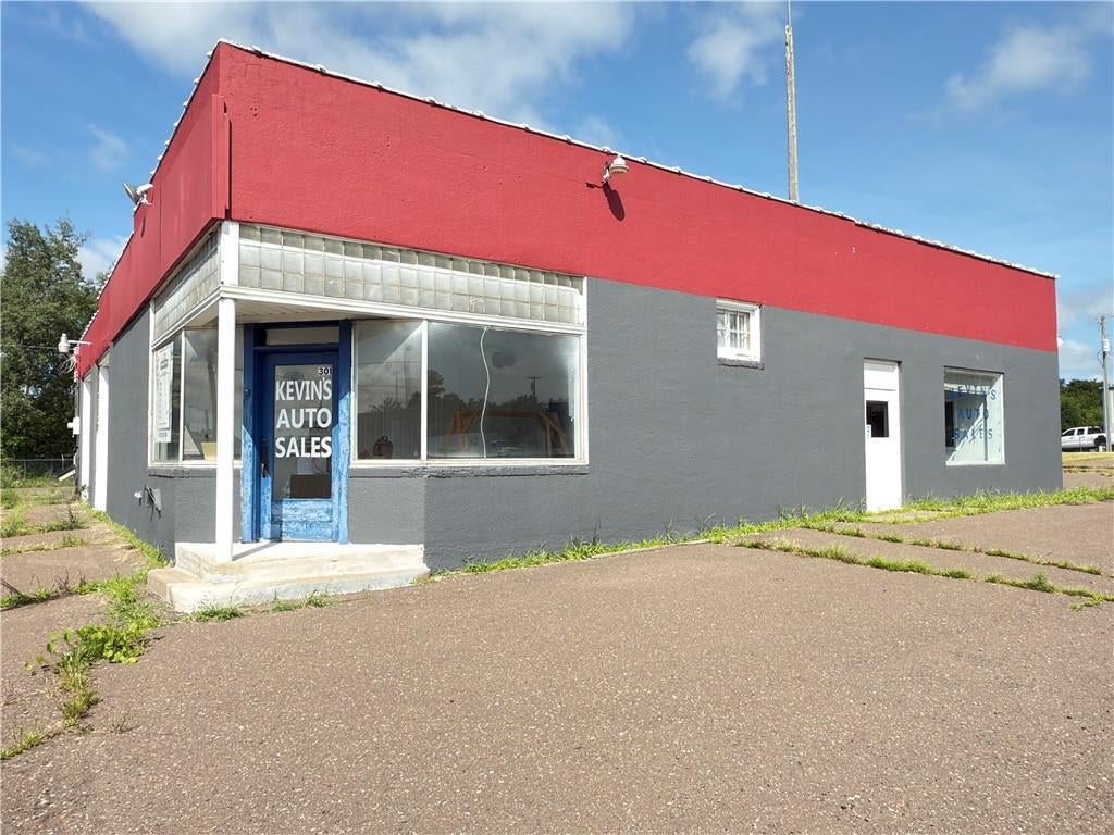 301 Traffic Avenue — photo