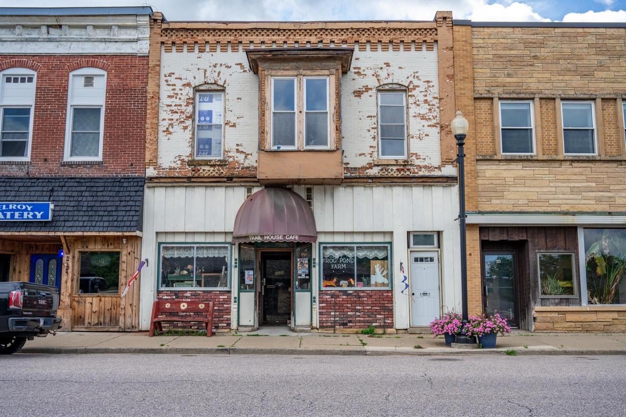 215 Main Street — photo