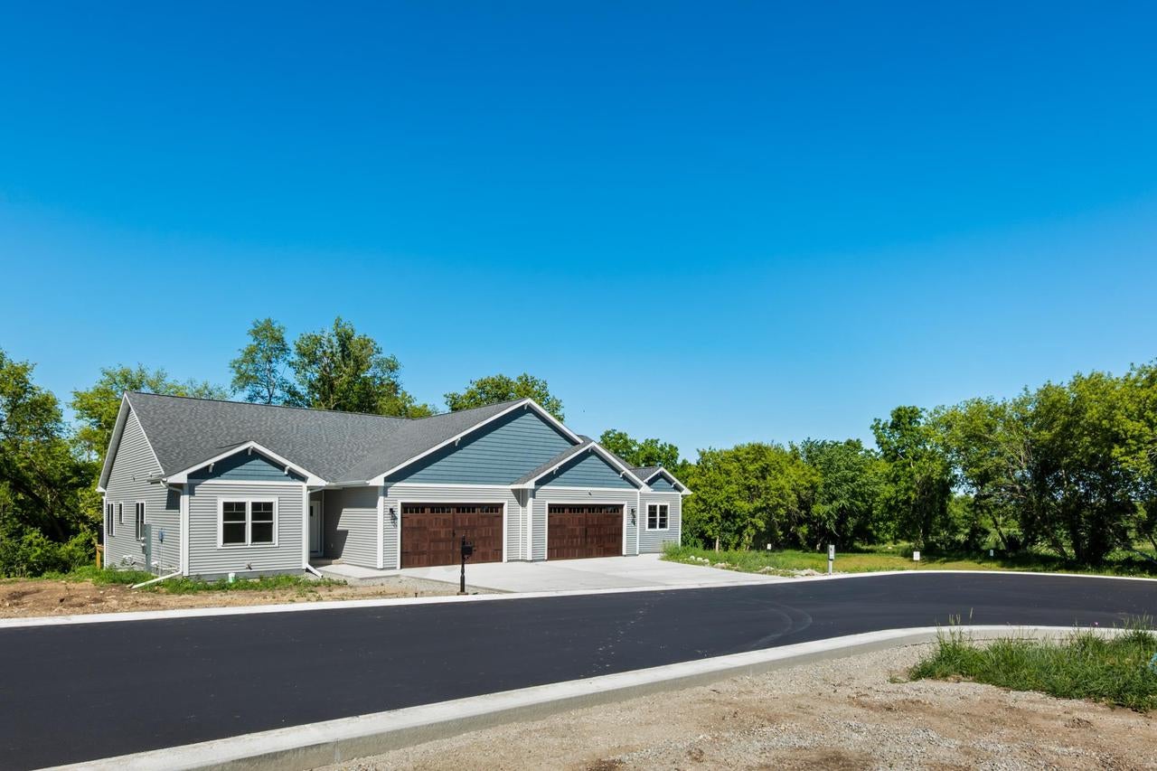 754 Kensington Drive — photo