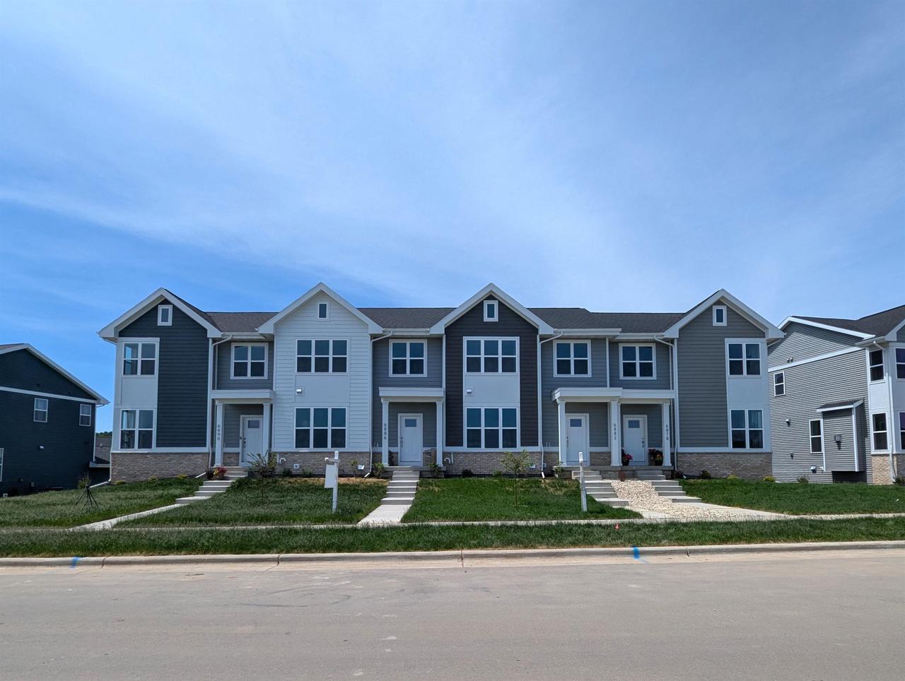 6882 Belle Fontaine Boulevard — photo