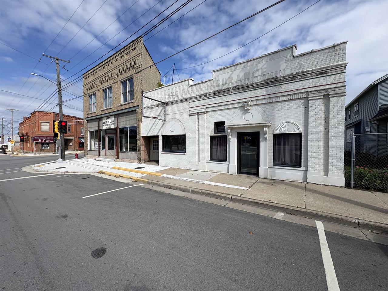103 E Green Bay Street — photo
