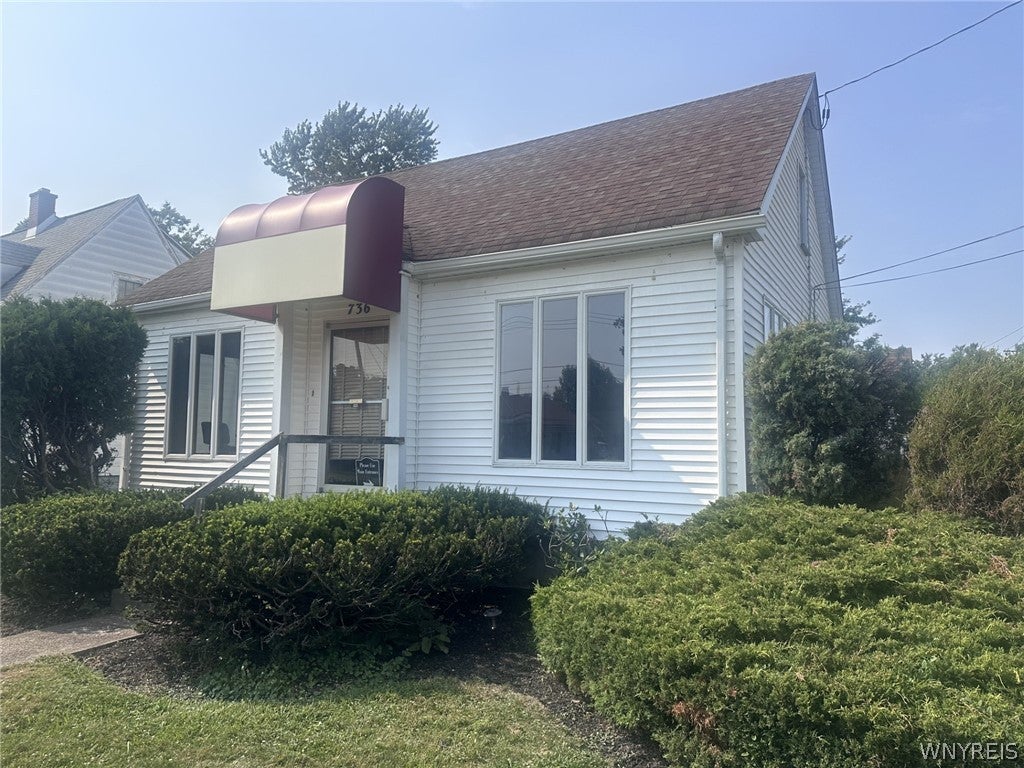 736 Center Road — photo