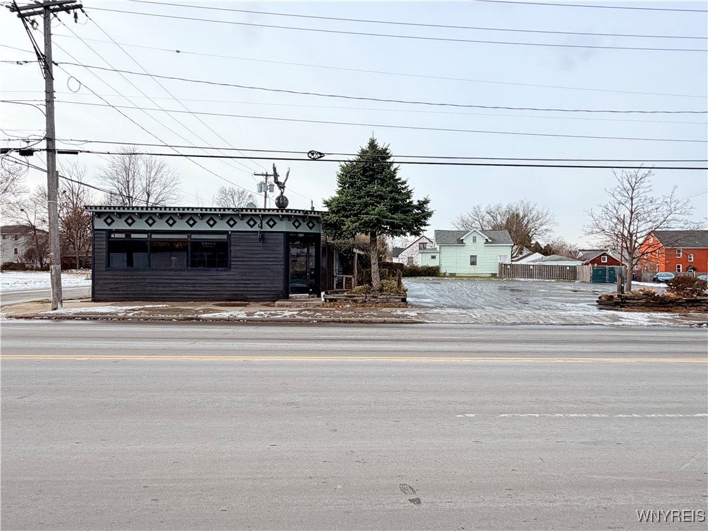 1305 Abbott Road — photo