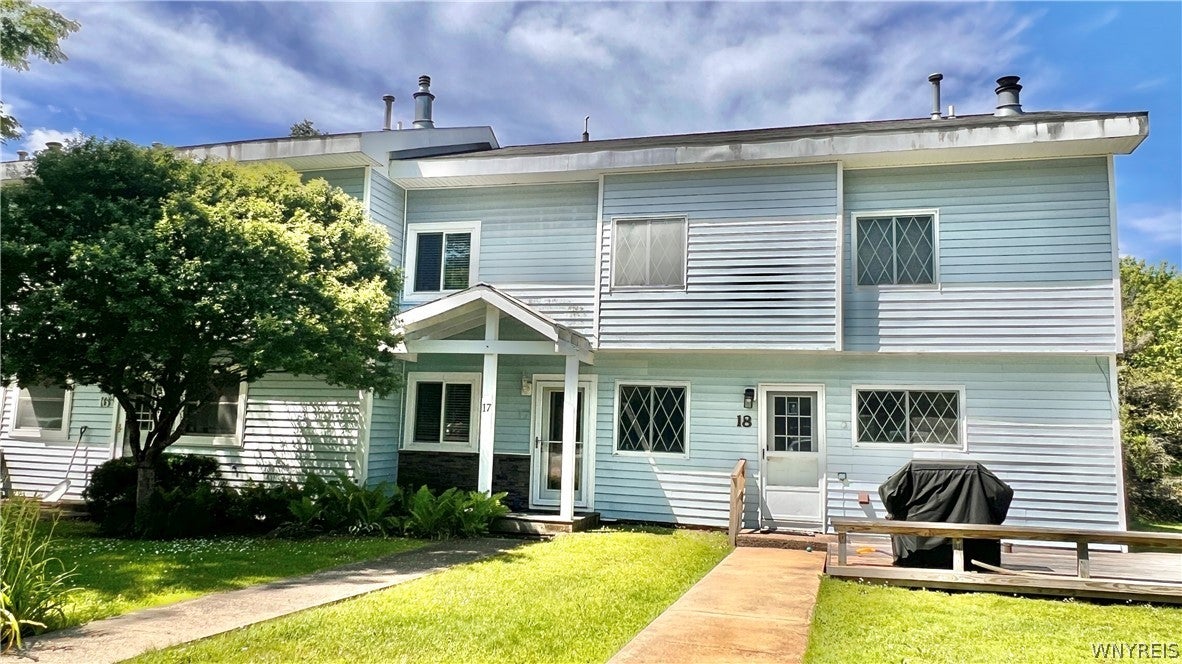 17 Evergreen Drive — photo