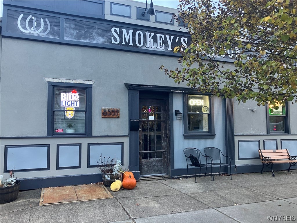 8557 N Main Street — photo