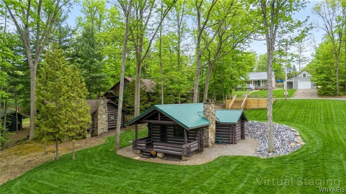 8208 Lakeshore Drive — photo