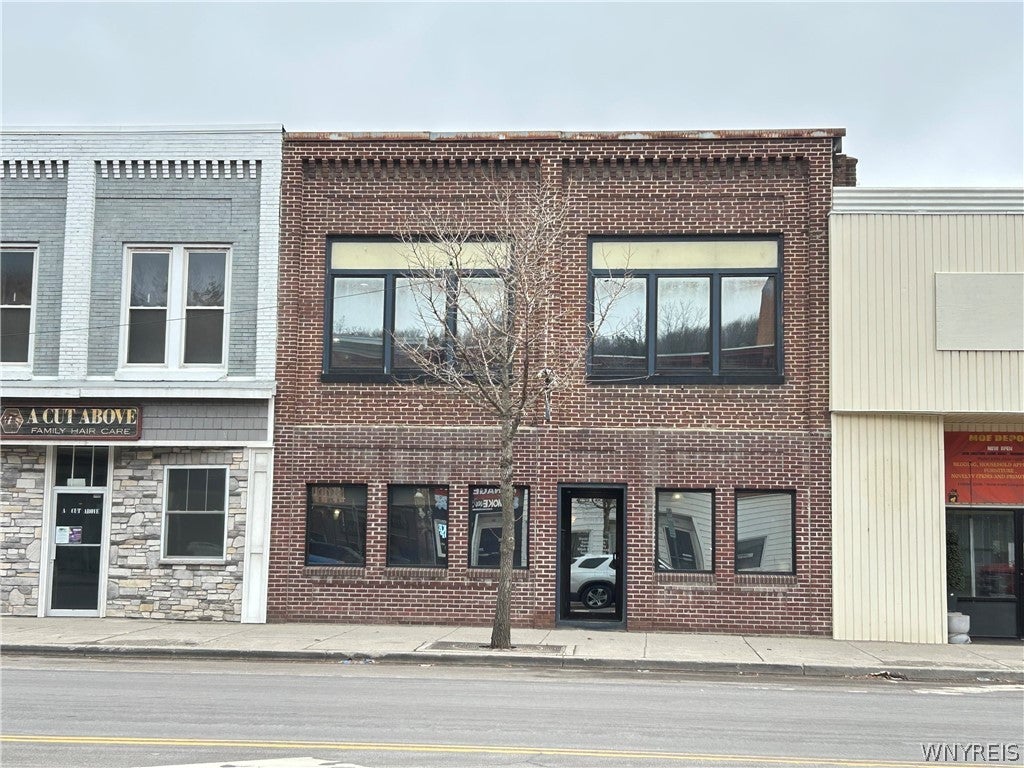 87 N Main St — photo