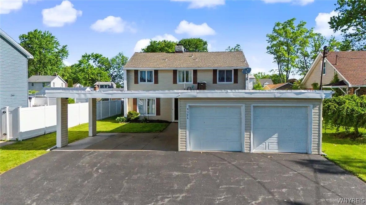 9326 Rivershore Drive — photo
