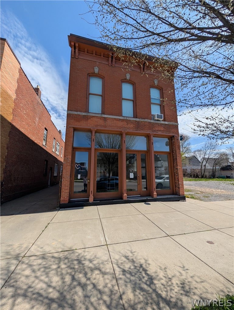 577 Niagara Street — photo