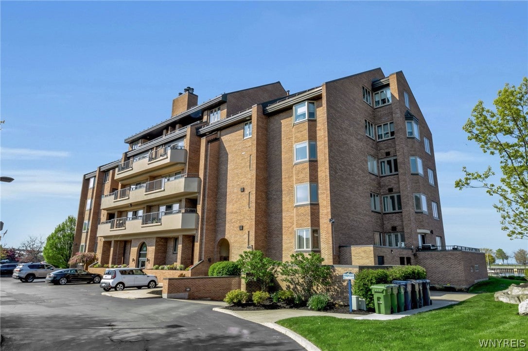 40 Waterfront Circle 306 — photo