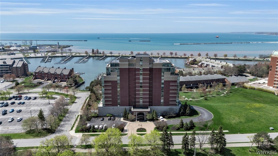 132 Lakefront Boulevard 902 — photo