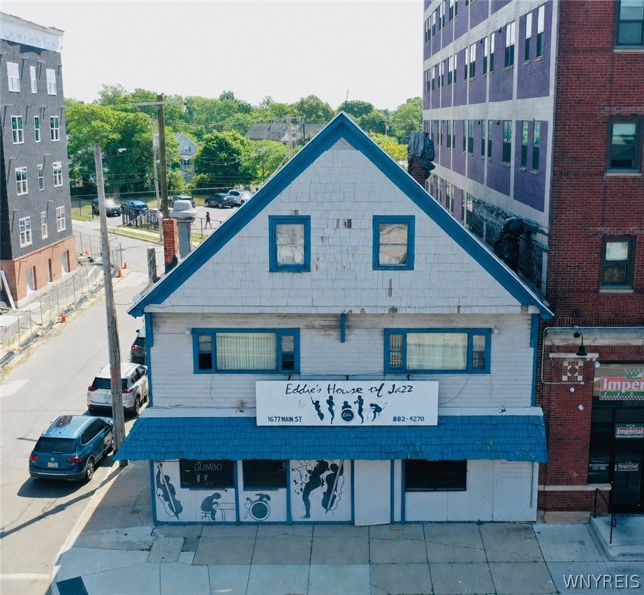 1677 Main Street — photo