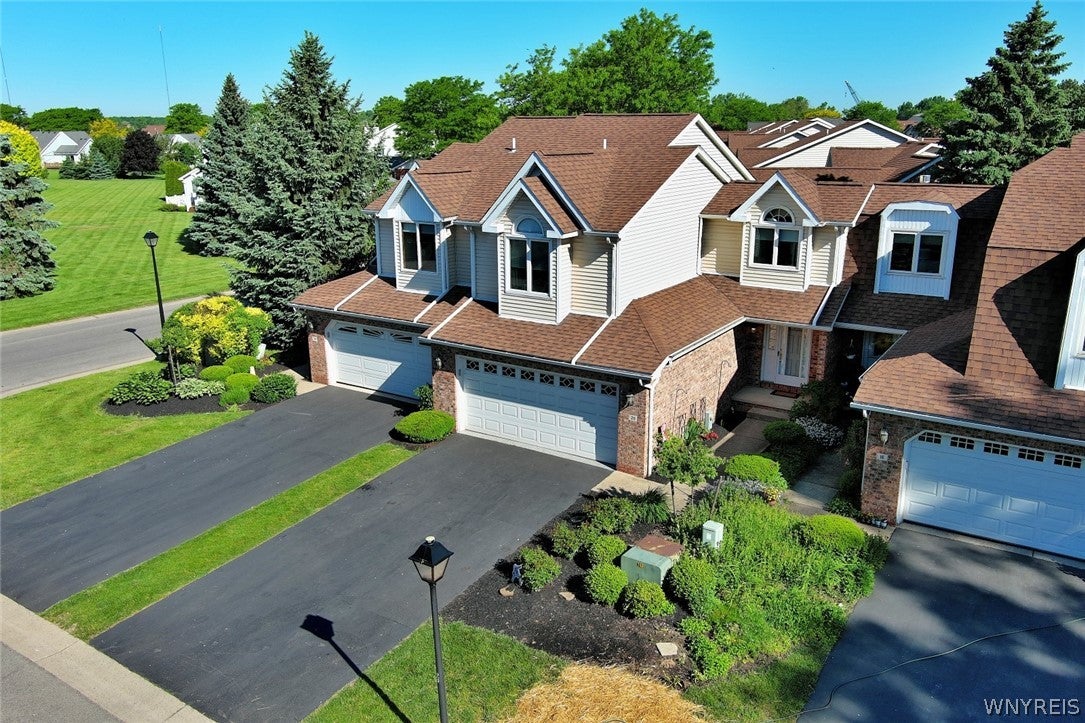 20 Niagara Shore Drive — photo