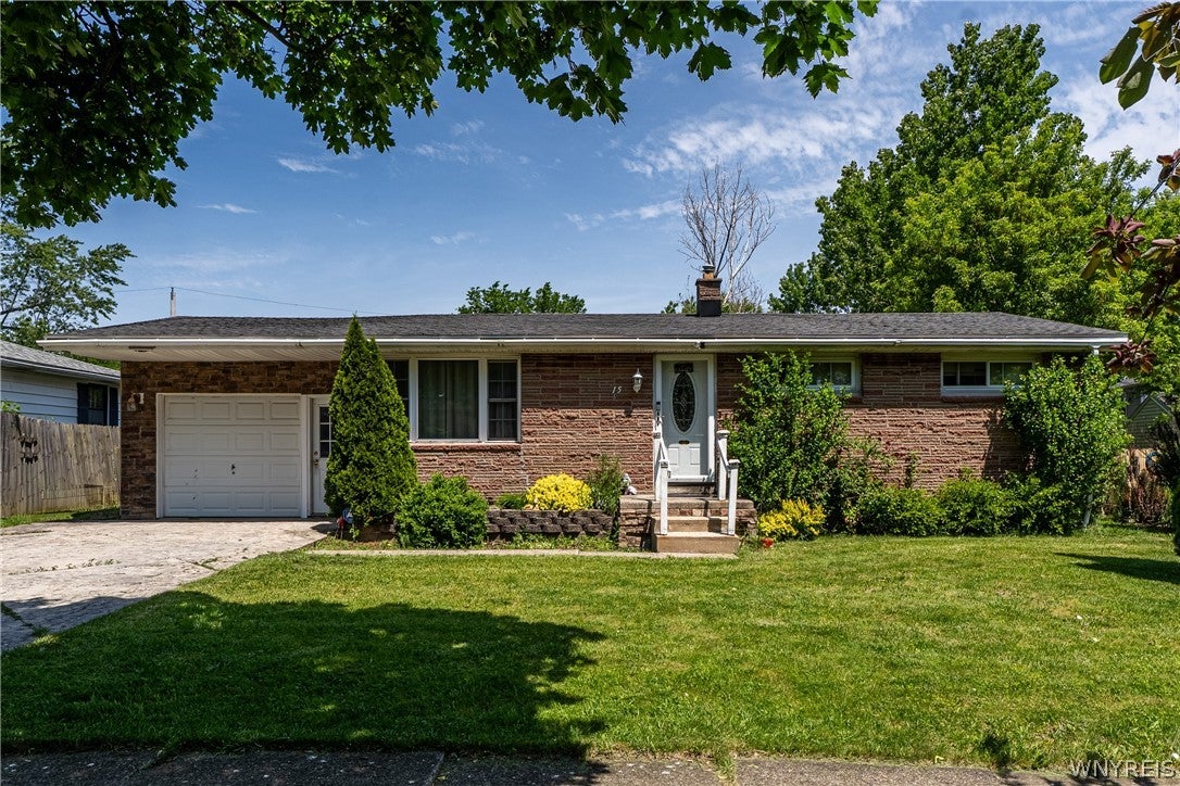 15 Hillcrest Drive — photo