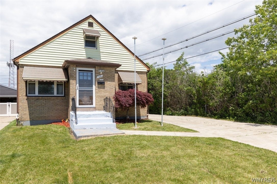106 Aspinwood Place — photo