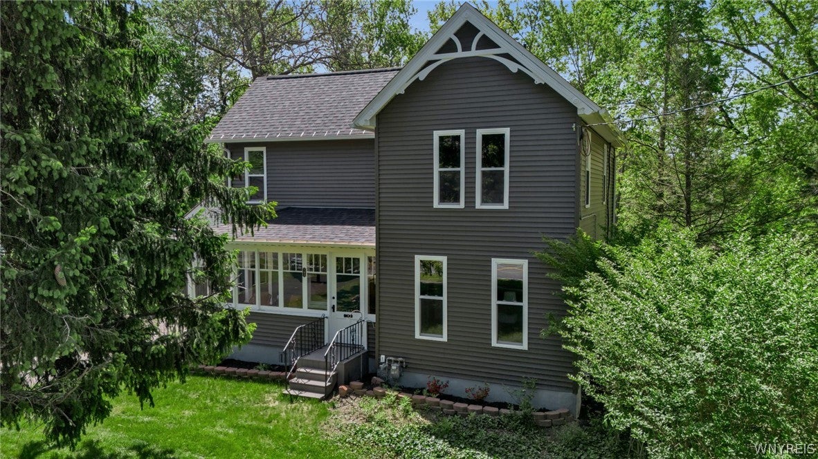 193 E Main Street — photo
