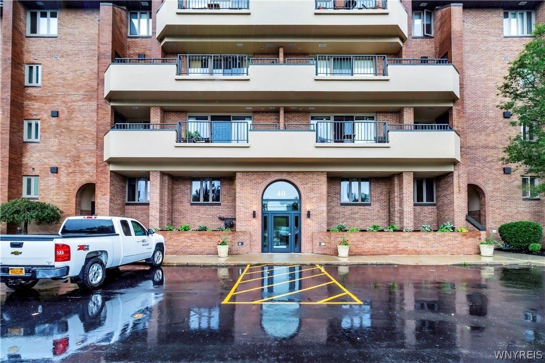 40 Waterfront Circle — photo