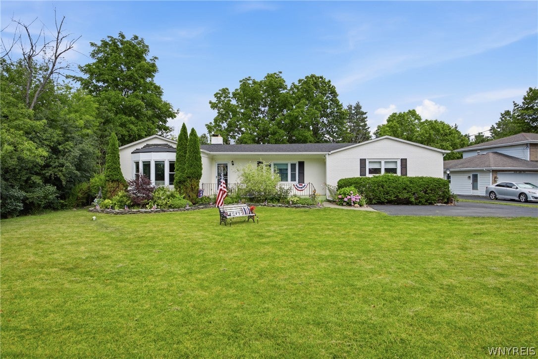 4049 River Road — photo