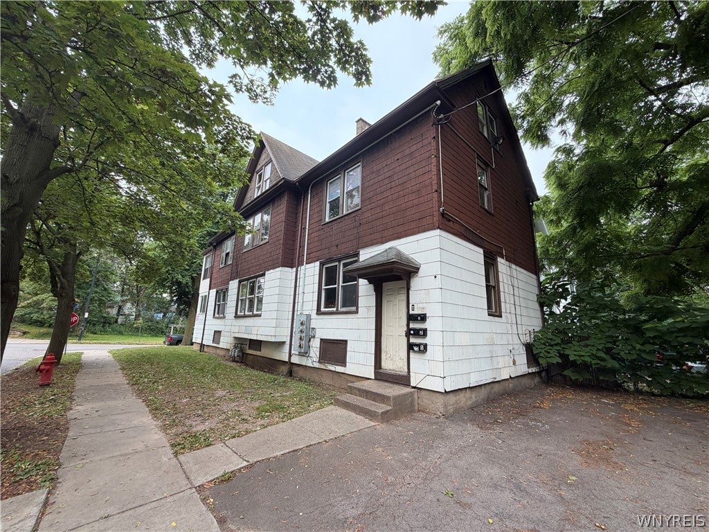 33 Tyler Street — photo
