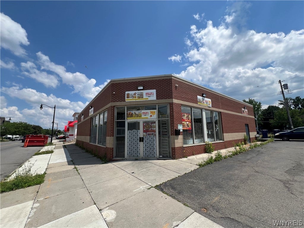 345 W Ferry Street — photo