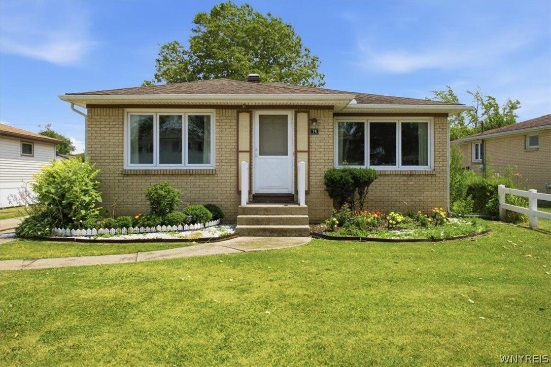 74 Lucy Lane — photo
