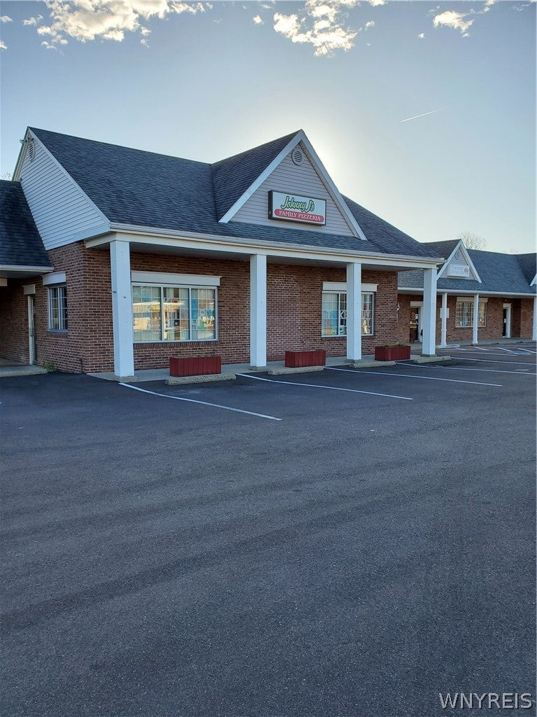 2351 Bowen Road — photo