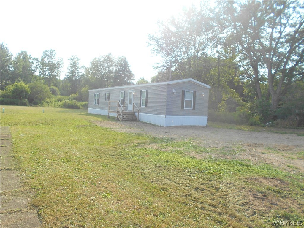 11689 Route 98 — photo