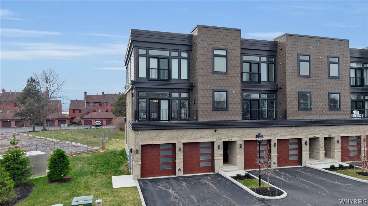 240 Lakefront Boulevard — photo
