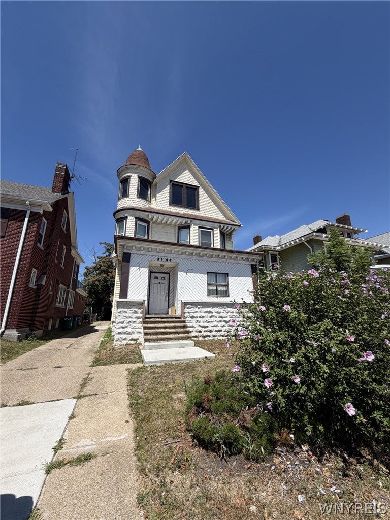 2148 Main Street — photo