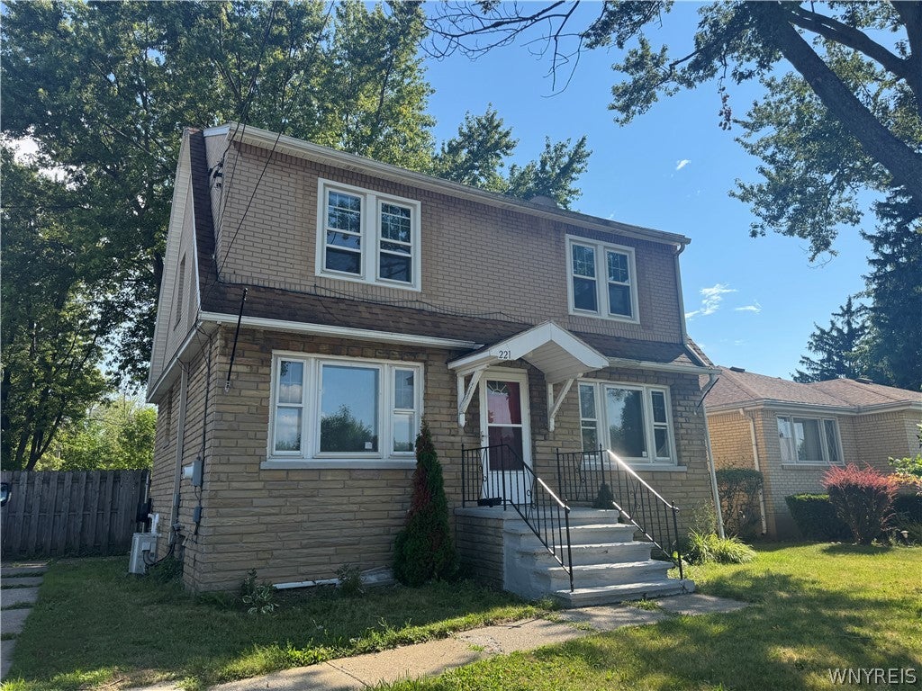 221 Evergreen Place — photo
