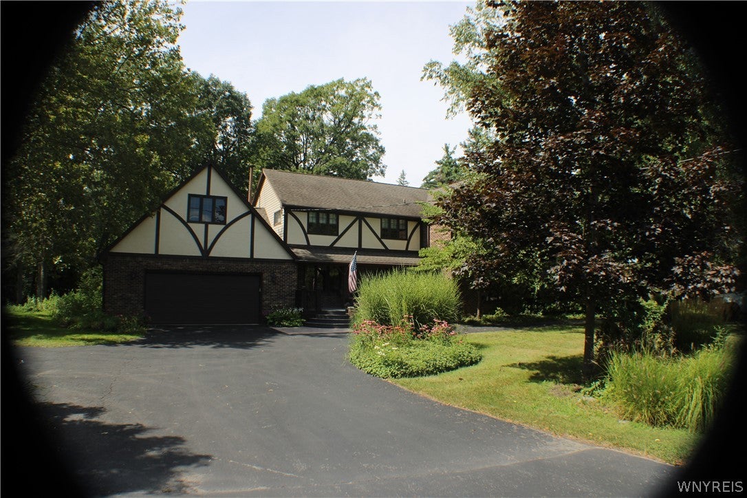 5311 Tonawanda Creek Road — photo