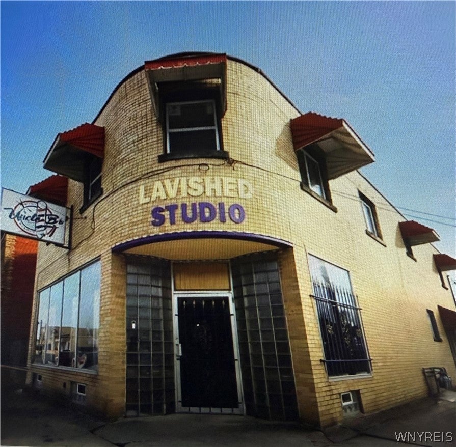 2101 Pine Avenue — photo