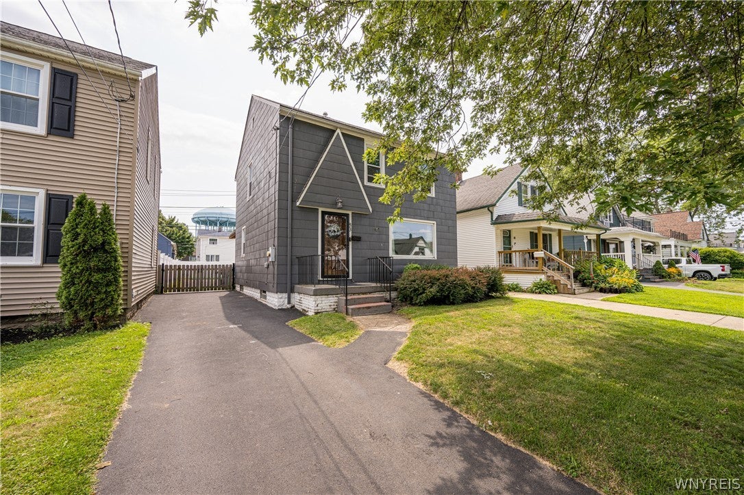 83 Whitehall Avenue — photo