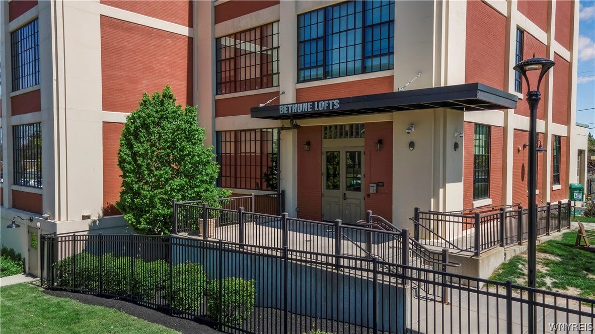 2915 Main Street 401 — photo