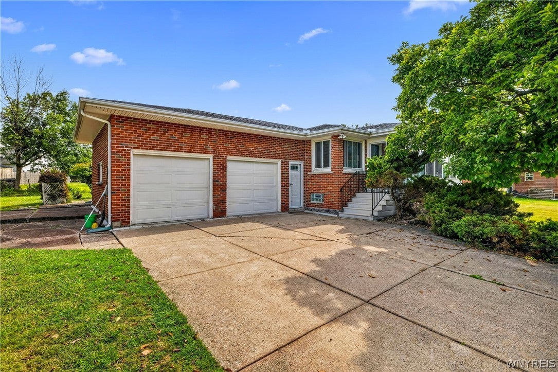 1608 Orchard Park Road — photo