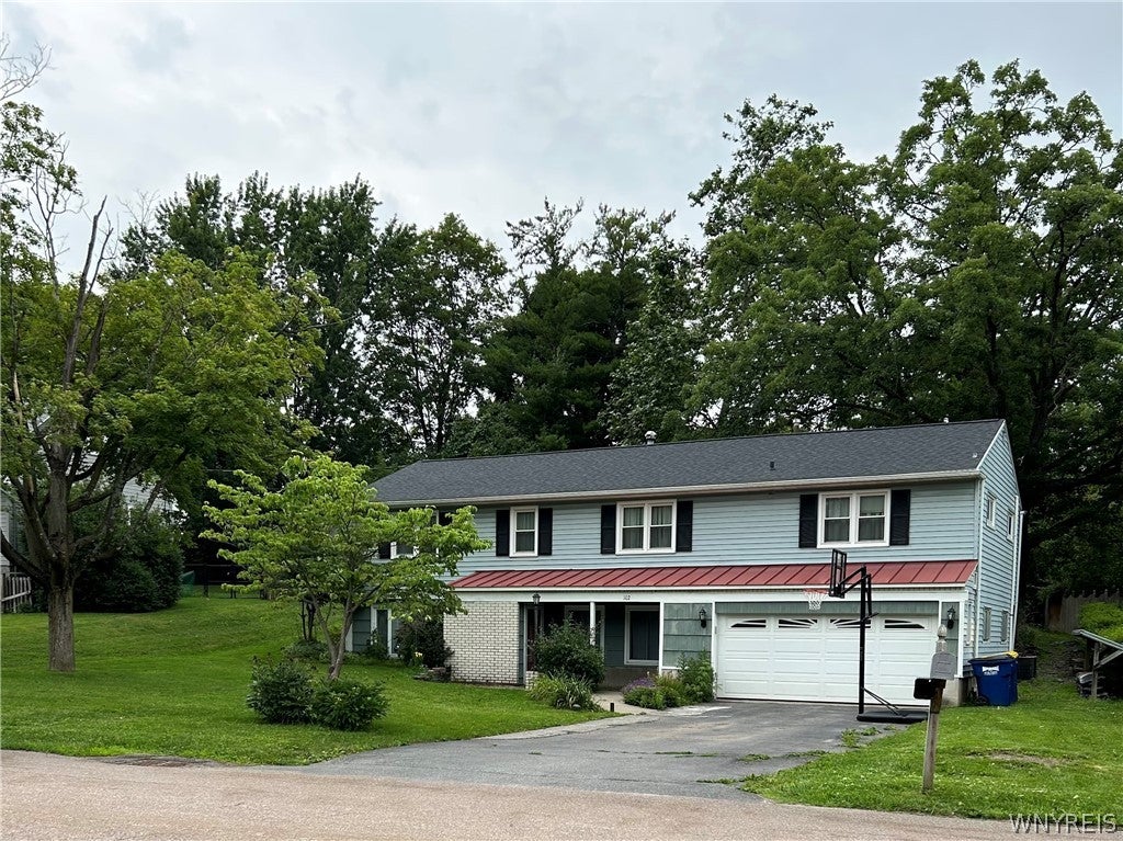 102 Trent Lane — photo