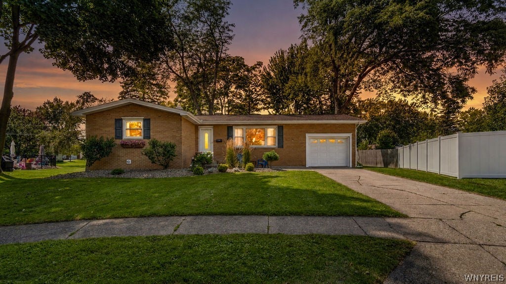 16 Niagara Circle — photo