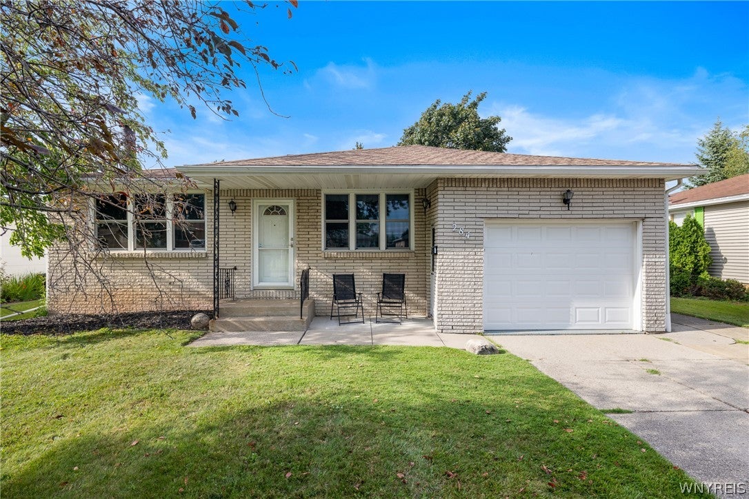 284 Claudette Court — photo
