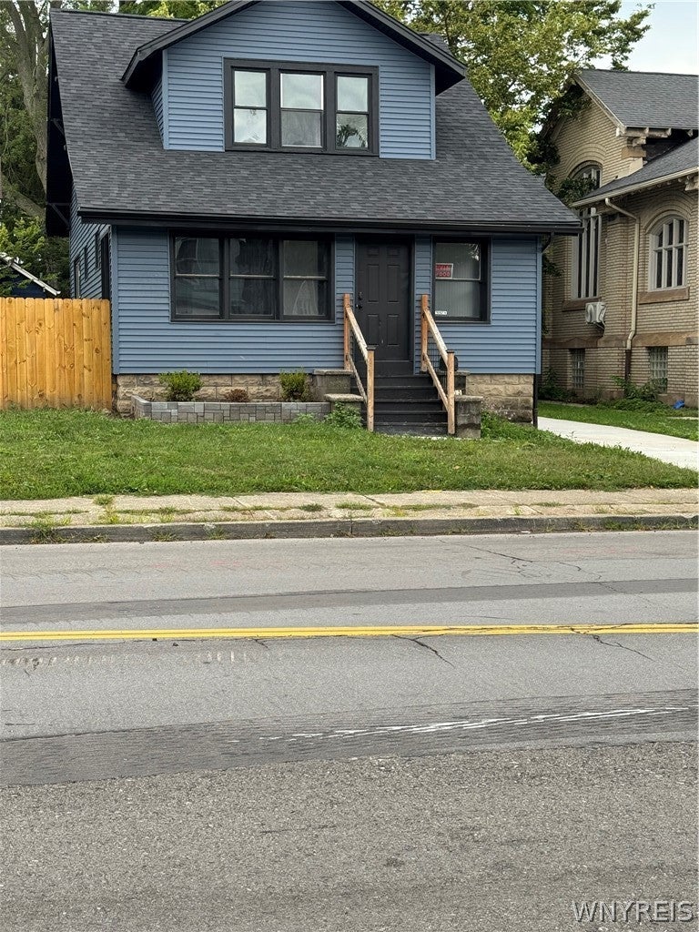 685 Abbott Road — photo