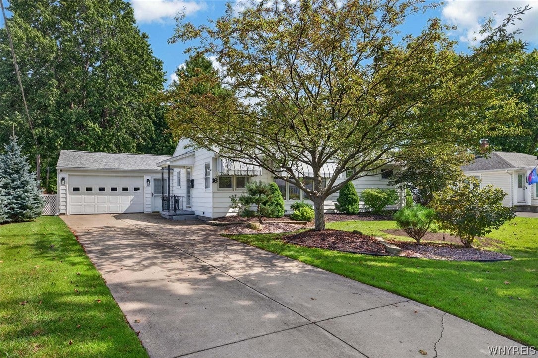 16 Pearce Drive — photo