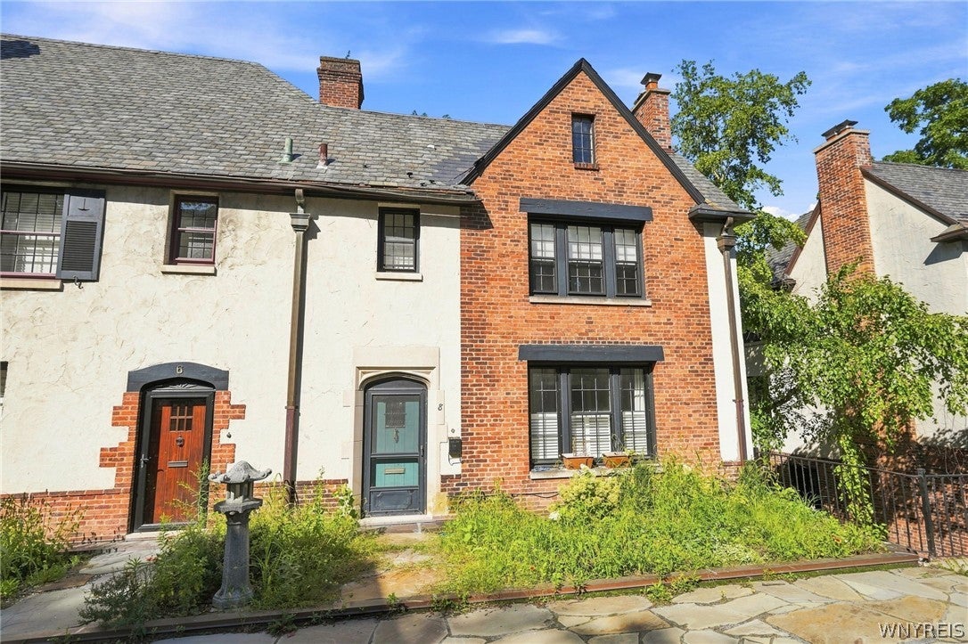 8 Mayfair Lane — photo
