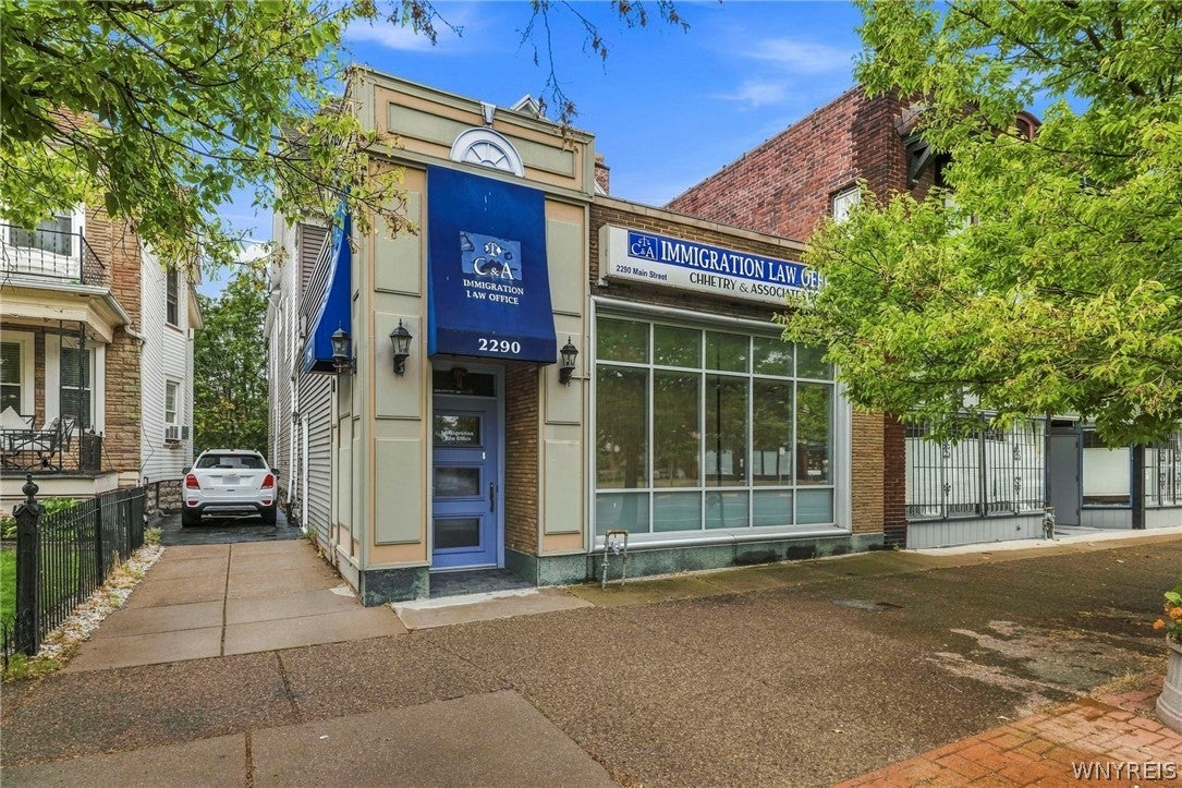2290 Main Street — photo